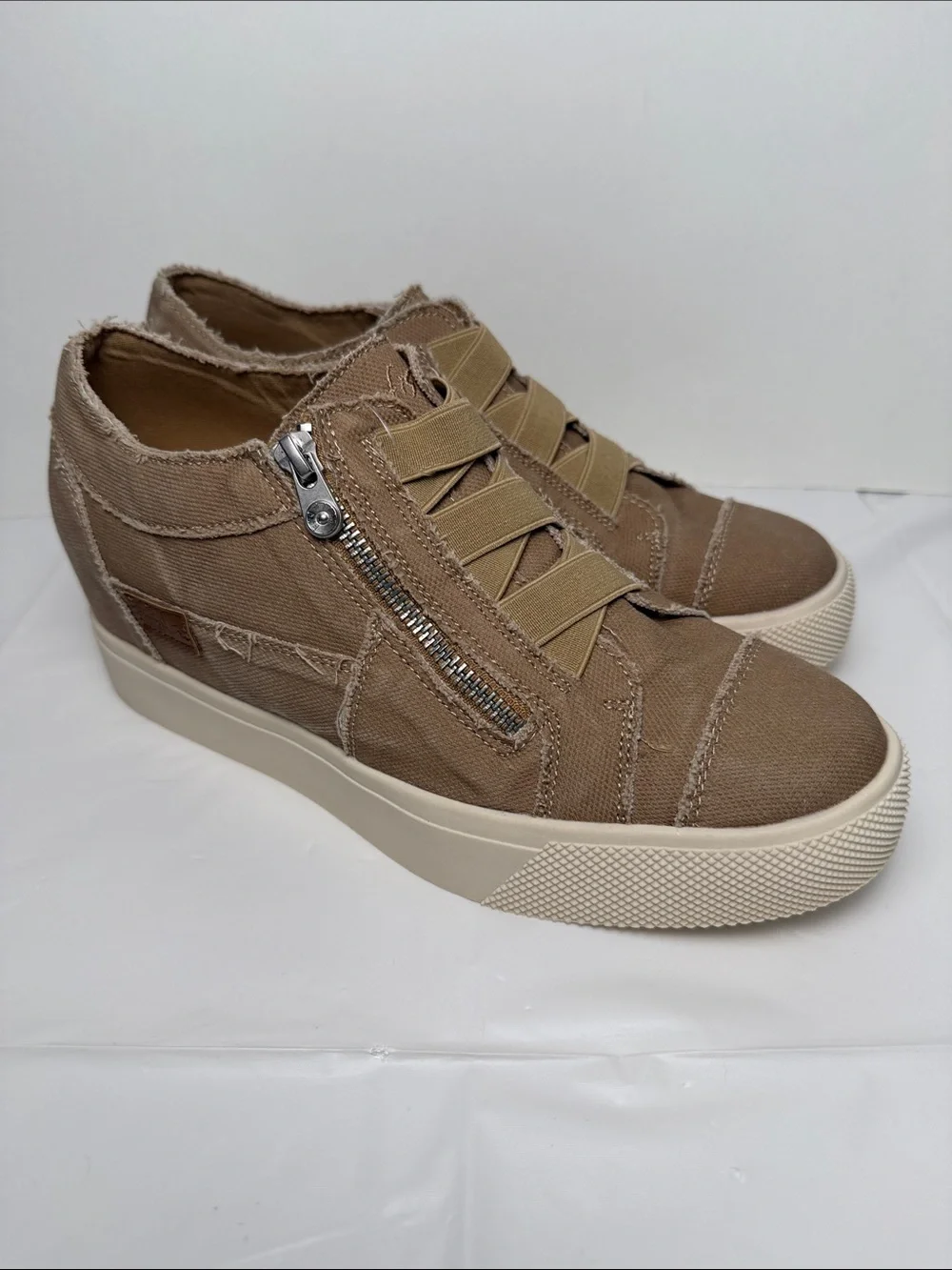 Blowfish Malibu Zayla Tan Canvas Hidden Wedge Sneakers Zipper Distressed 8.5M